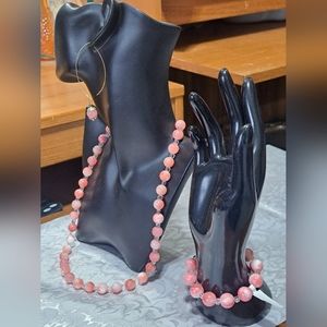 Beautiful white/ pink jade necklace earrings and stretch bracelet set NWOT magne
